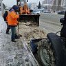 На улицах и во дворах Советского района идет уборка снега